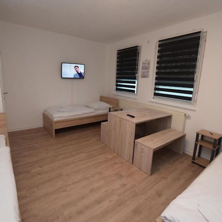 Ab Moehringen Messe Zimmer Штутгарт Екстер'єр фото