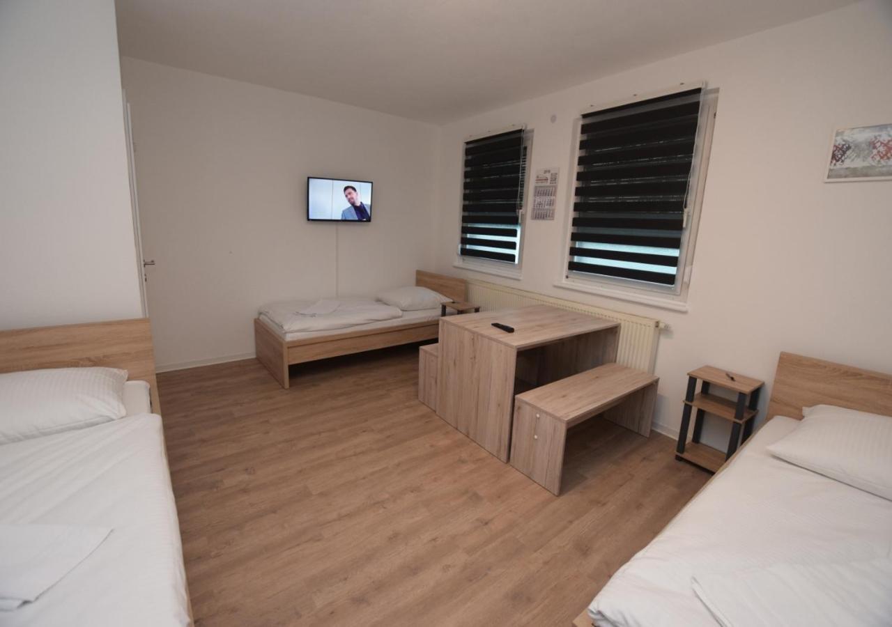 Ab Moehringen Messe Zimmer Штутгарт Екстер'єр фото