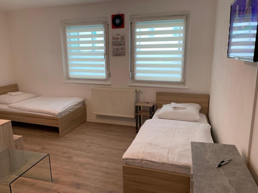 Ab Moehringen Messe Zimmer Штутгарт Екстер'єр фото